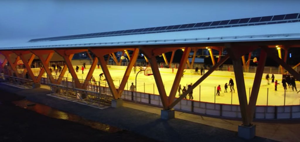 POLYDRÔME DE VARENNE December 2021 Rematek was directly involved in this project so that the lighting system illuminating the rink in the evening would come from 100% renewable energy